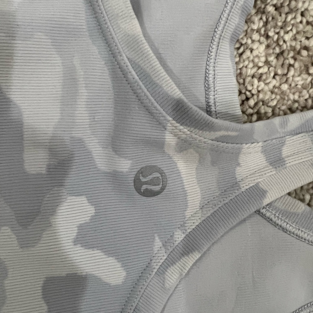 Lululemon tank size 2 - Picture 3 of 3